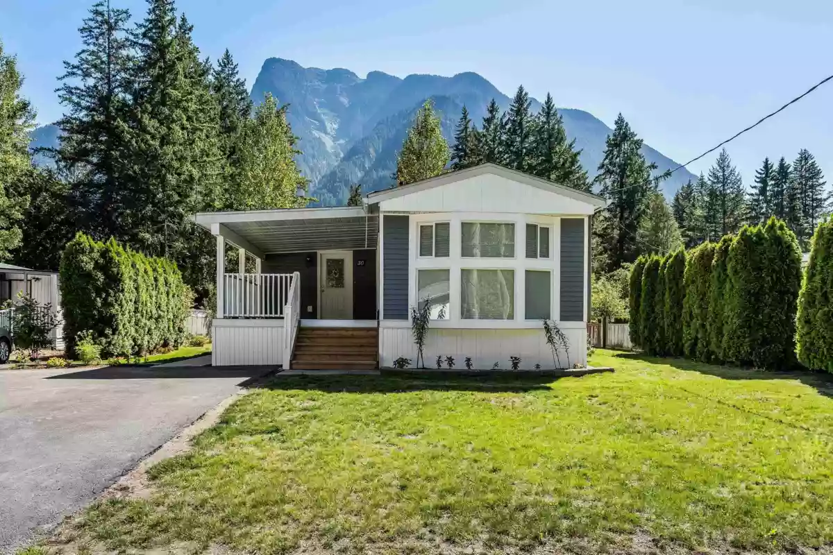 Exterior Front Photo of 30 65367 Kawkawa Lake Road, Hope, BC