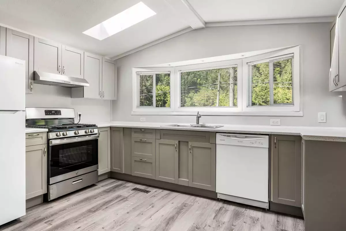 Kitchen Island Photo of 30 65367 Kawkawa Lake Road, Hope, BC