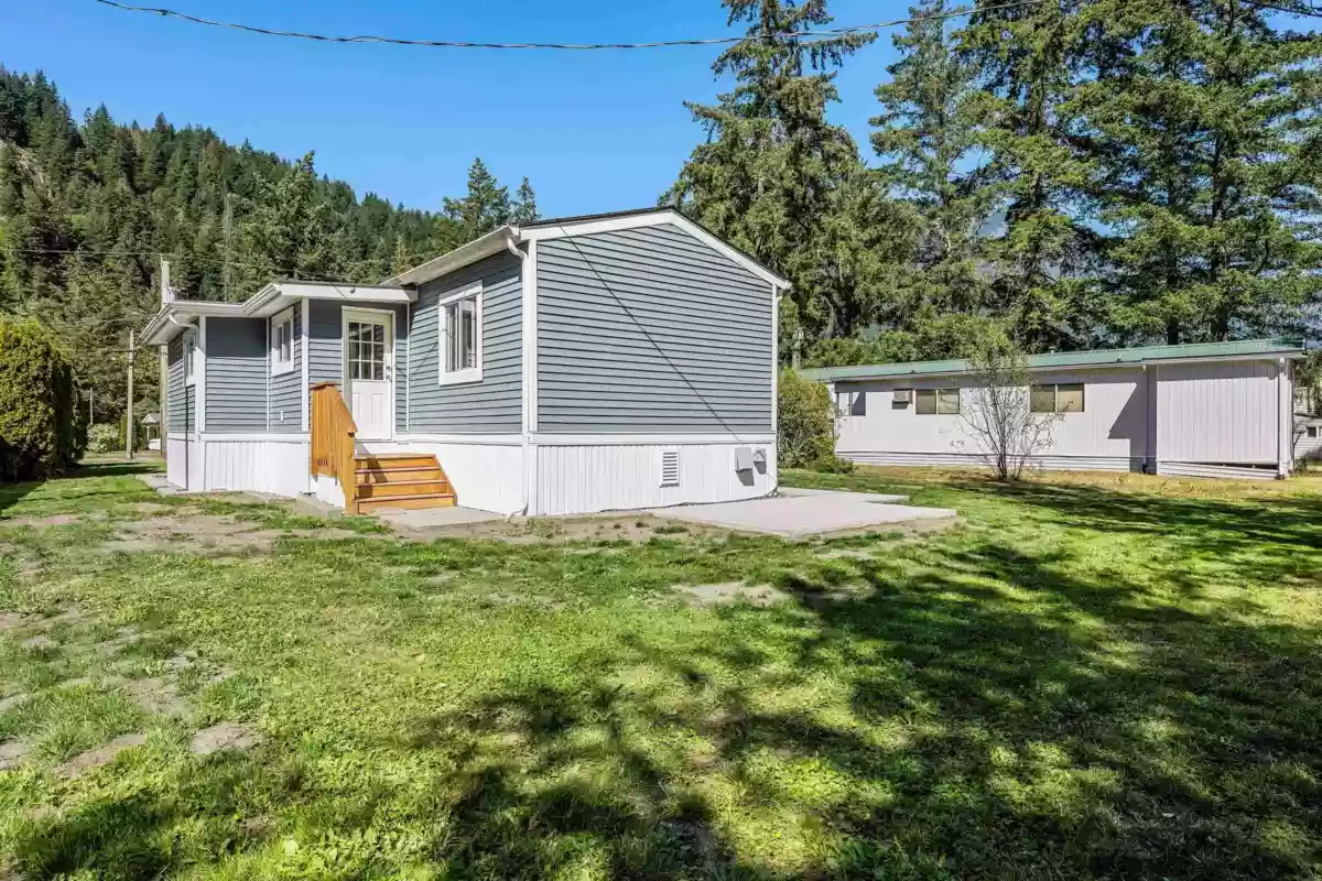 Outdoor Patio Photo of 30 65367 Kawkawa Lake Road, Hope, BC