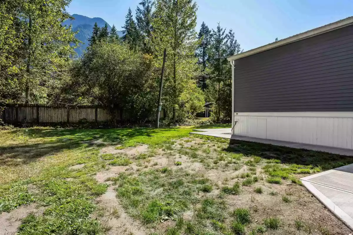 Staircase Photo of 30 65367 Kawkawa Lake Road, Hope, BC