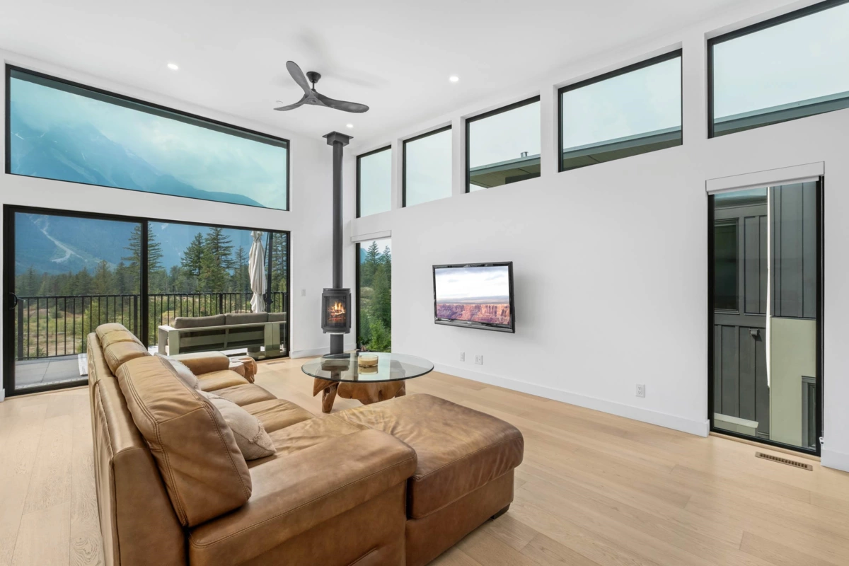 Kitchen Island Photo of 7 4000 Sunstone Way, Pemberton, BC