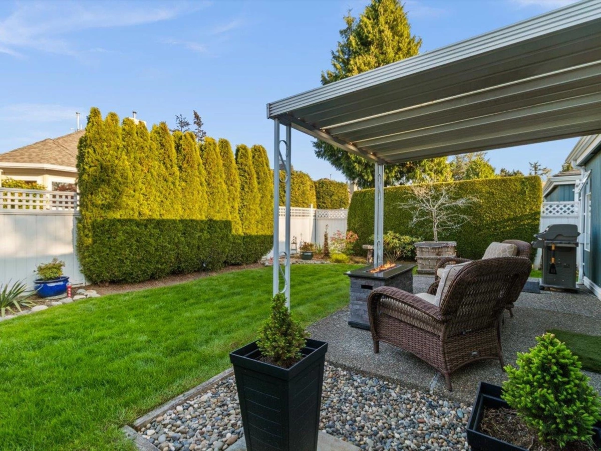 Entry Foyer Photo of 117 14271 18a Avenue, Surrey, BC