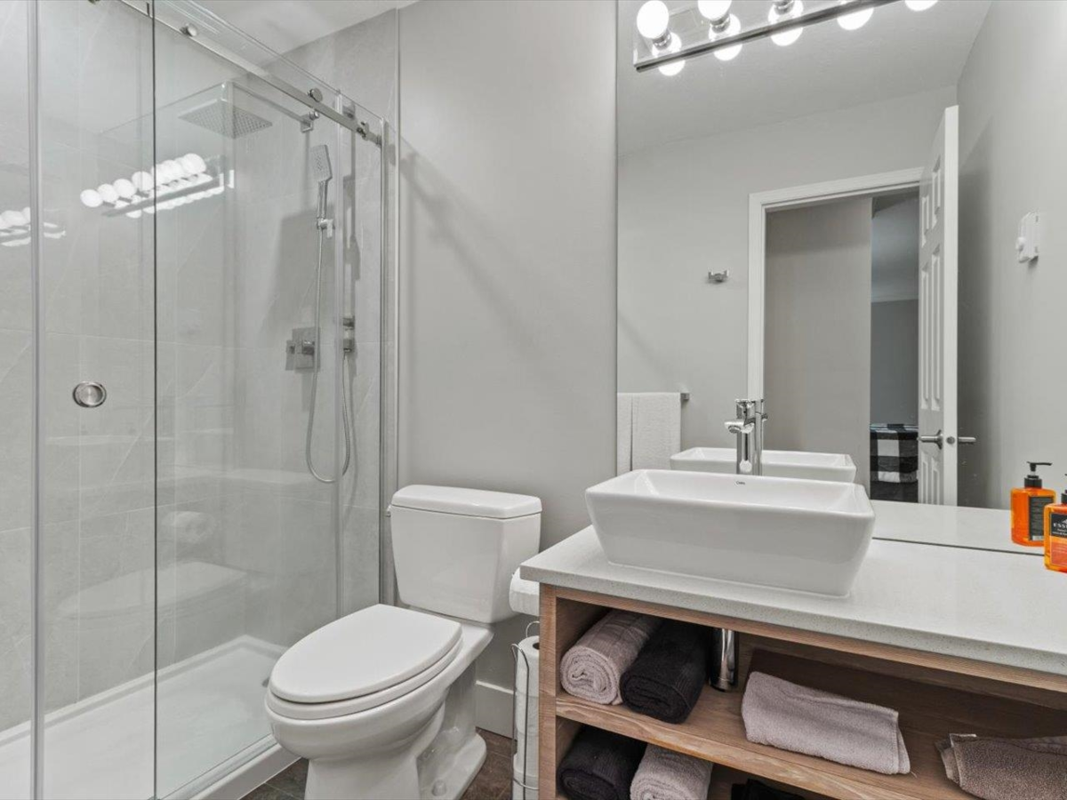Guest Bathroom Photo of 117 14271 18a Avenue, Surrey, BC