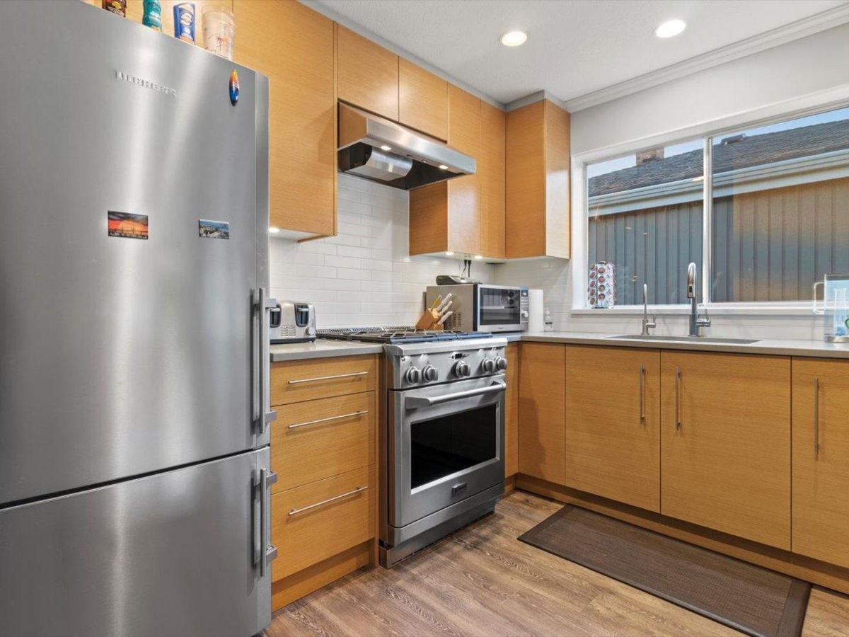 Walk-In Closet Photo of 117 14271 18a Avenue, Surrey, BC