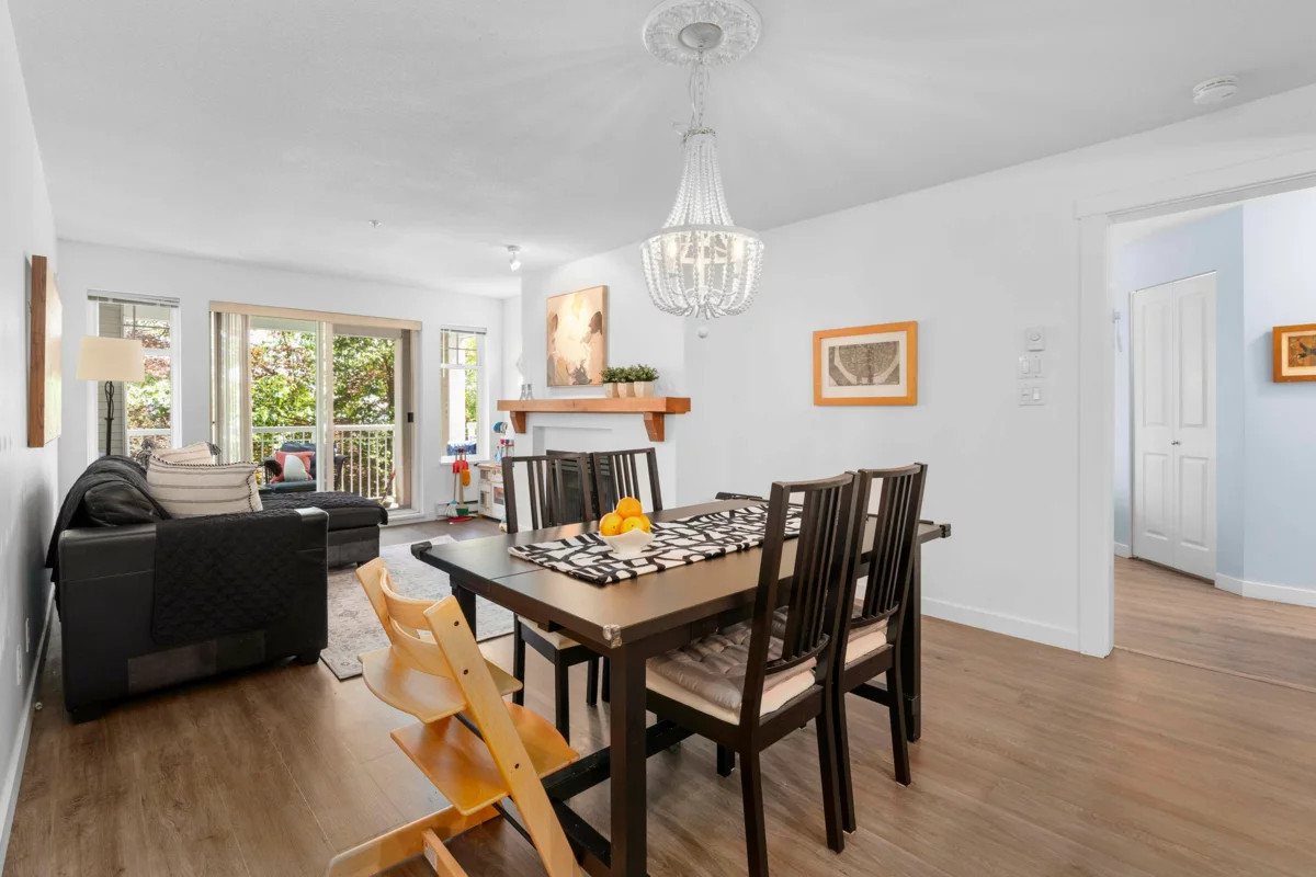 Breakfast Nook Photo of 212 1432 Parkway Boulevard, Coquitlam, BC