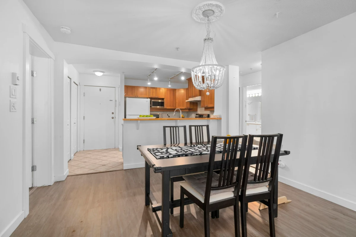 Primary Bathroom Photo of 212 1432 Parkway Boulevard, Coquitlam, BC