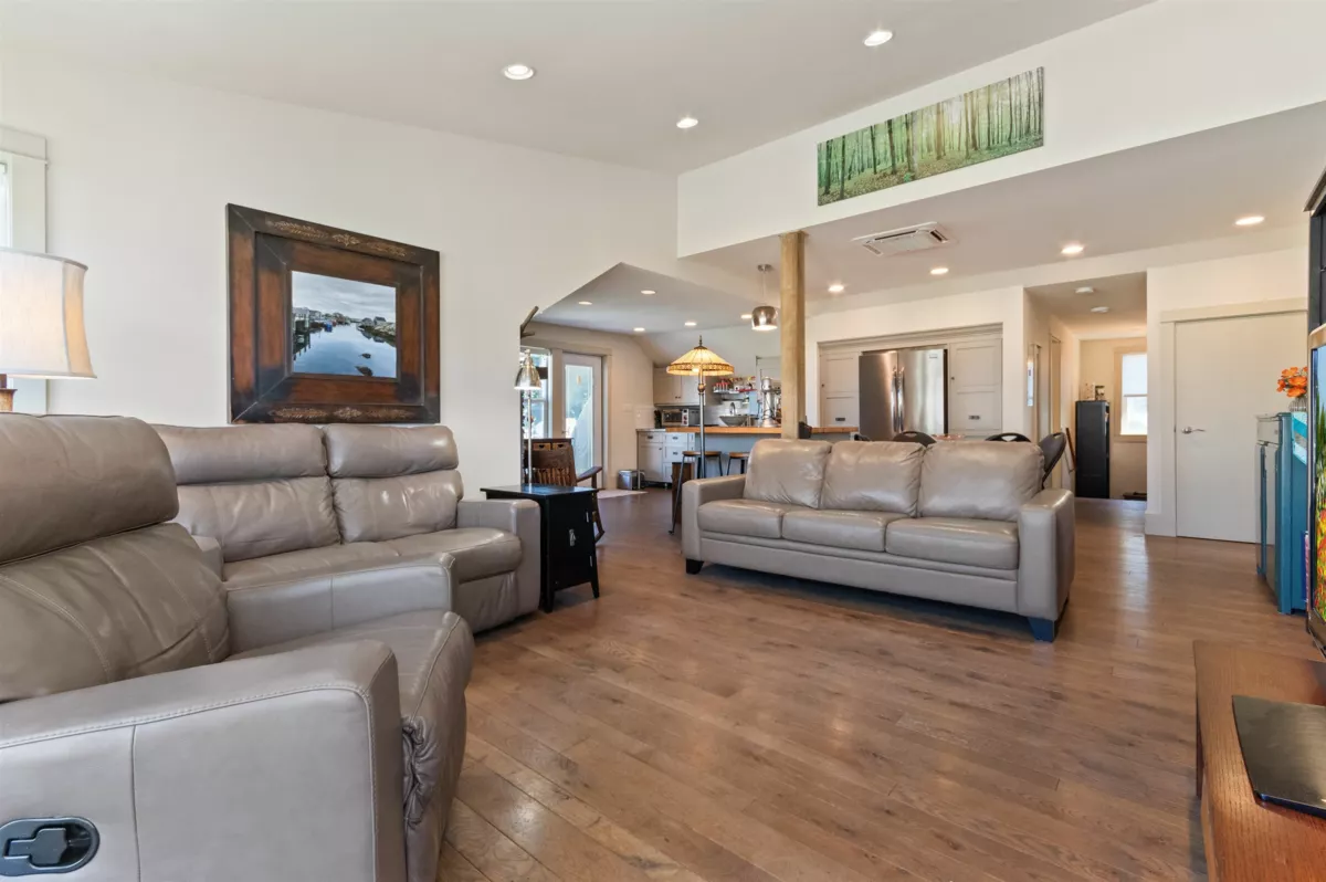 Garage Interior Photo of 46028 First Avenue, Chilliwack, BC