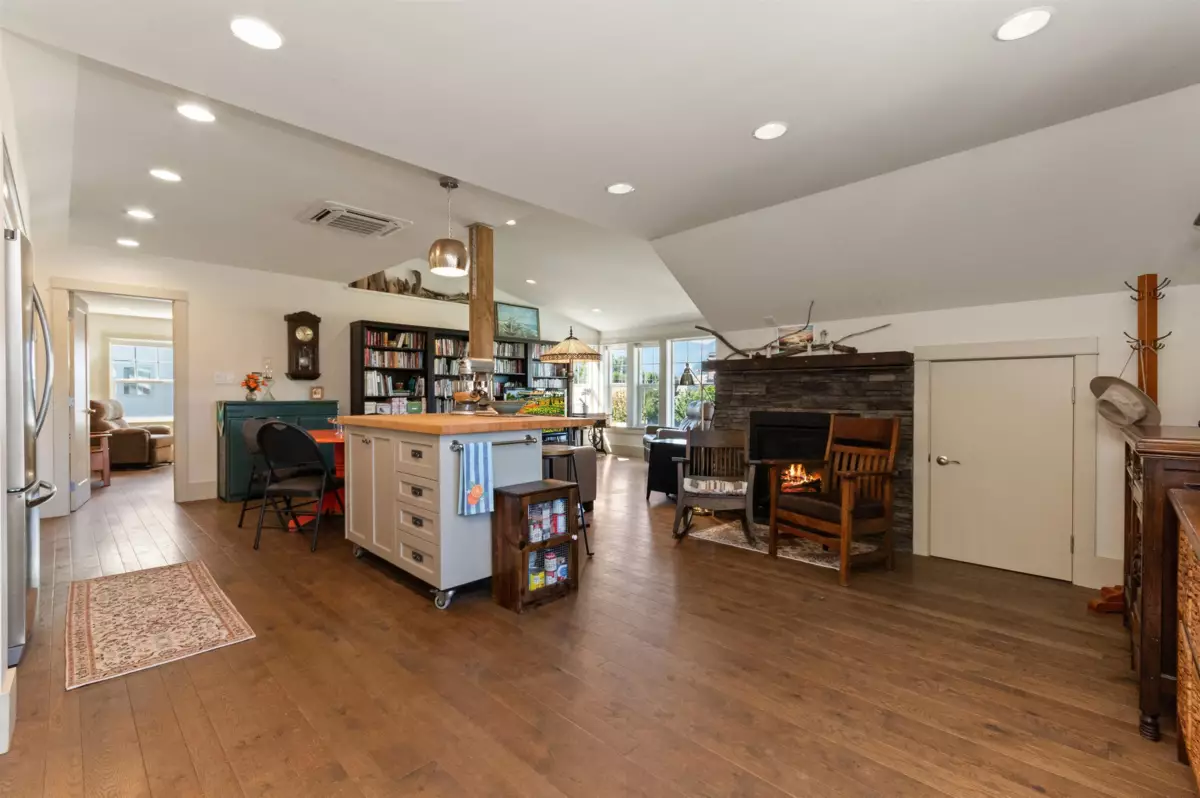 Outdoor Deck Photo of 46028 First Avenue, Chilliwack, BC