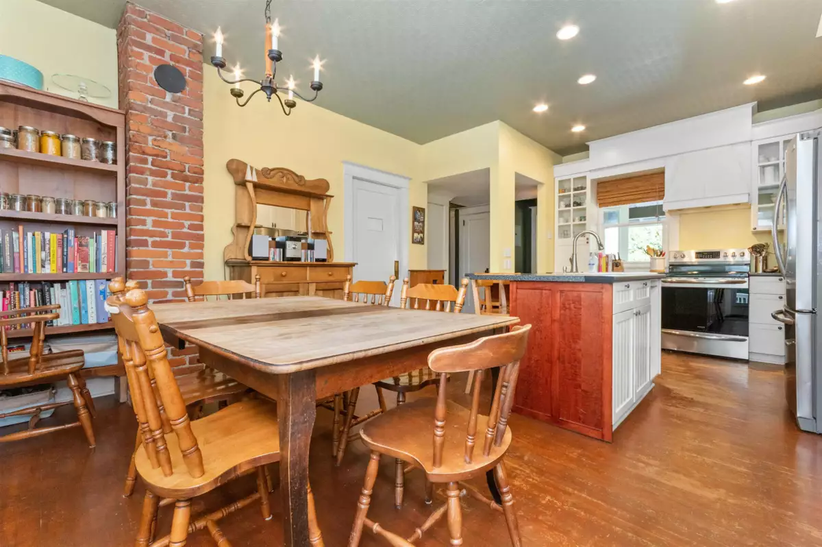 Primary Bedroom Photo of 46028 First Avenue, Chilliwack, BC