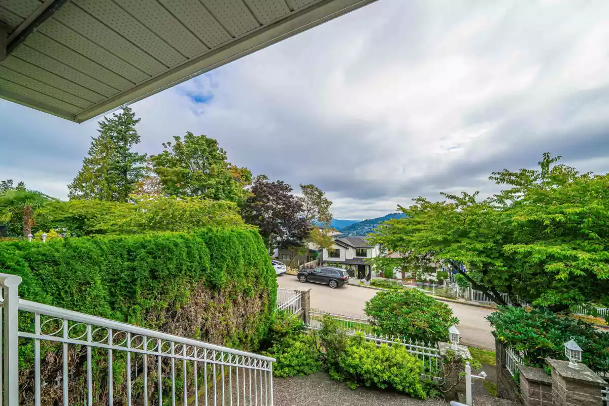 Breakfast Nook Photo of 155 Ellesmere Avenue, Burnaby, BC