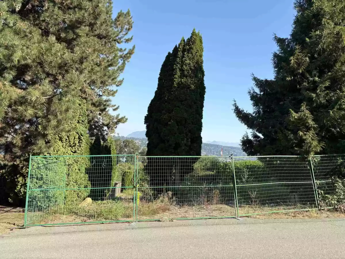 Living Room Photo of 13993 116 Avenue, Surrey, BC