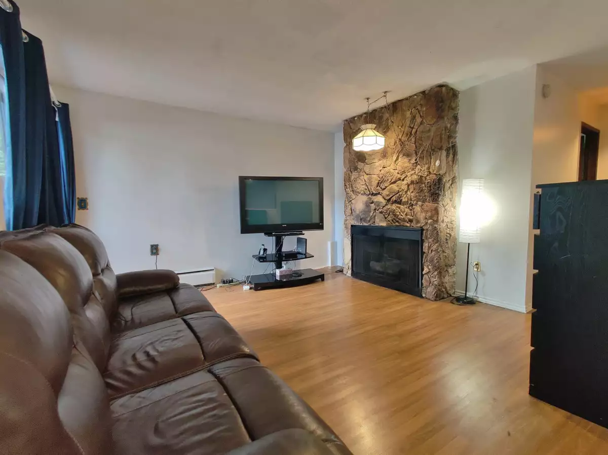 Entry Foyer Photo of 108 1420 E 7th Avenue, Vancouver, BC