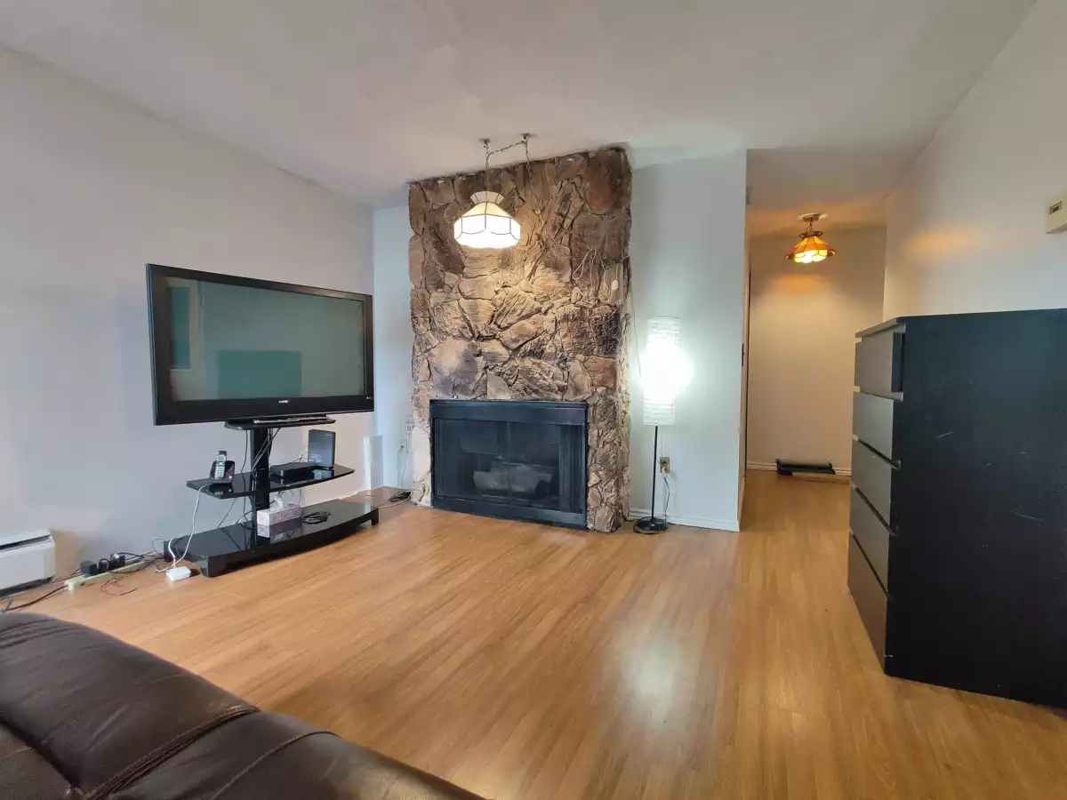 Kitchen Photo of 108 1420 E 7th Avenue, Vancouver, BC