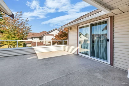 Entry Foyer Photo of 201 13725 72a Avenue, Surrey, BC