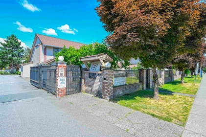 Hallway Photo of 201 13725 72a Avenue, Surrey, BC