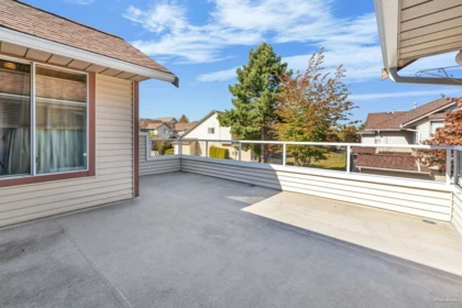 Laundry Room Photo of 201 13725 72a Avenue, Surrey, BC