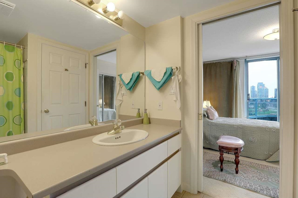 Bedroom 2 Photo of 1402 13353 108 Avenue, Surrey, BC