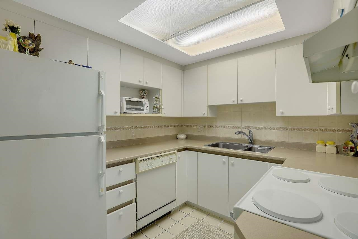 Bedroom 4 Photo of 1402 13353 108 Avenue, Surrey, BC