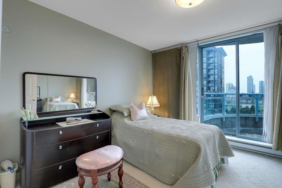 Breakfast Nook Photo of 1402 13353 108 Avenue, Surrey, BC