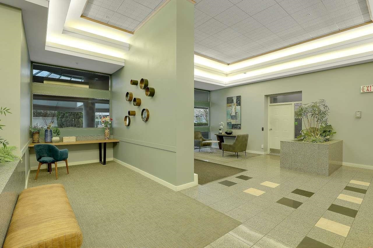 Hallway Photo of 1402 13353 108 Avenue, Surrey, BC