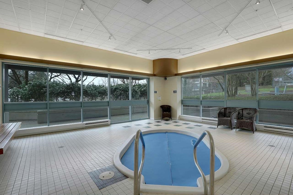 Staircase Photo of 1402 13353 108 Avenue, Surrey, BC