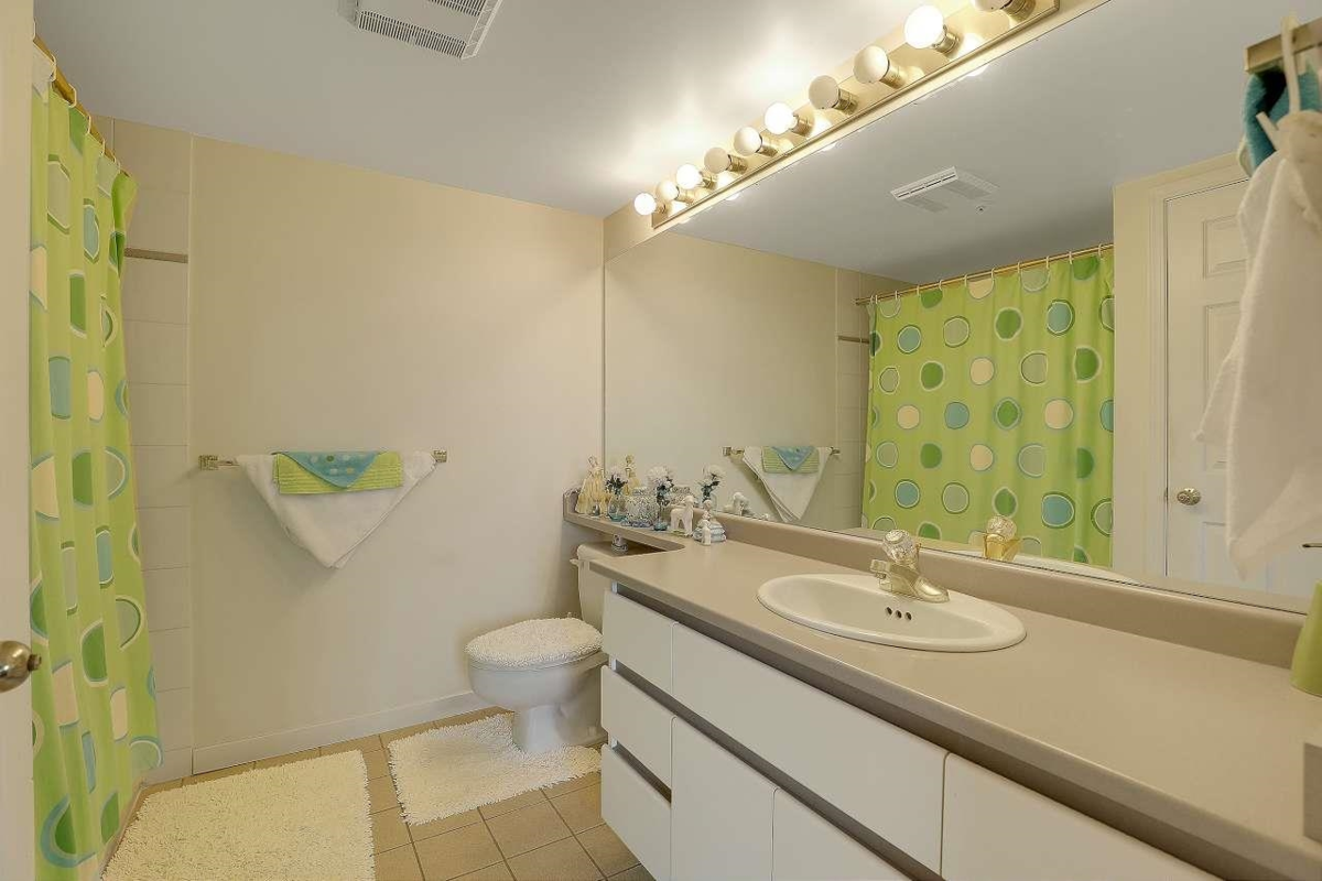 Walk-In Closet Photo of 1402 13353 108 Avenue, Surrey, BC