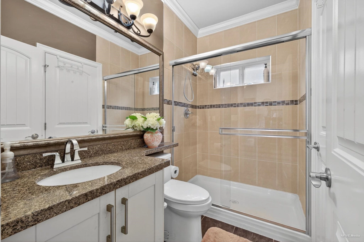 Breakfast Nook Photo of 17372 64a Avenue, Surrey, BC