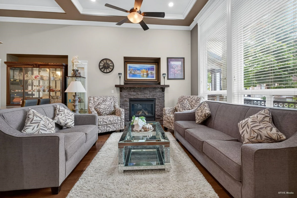 Dining Area Photo of 17372 64a Avenue, Surrey, BC