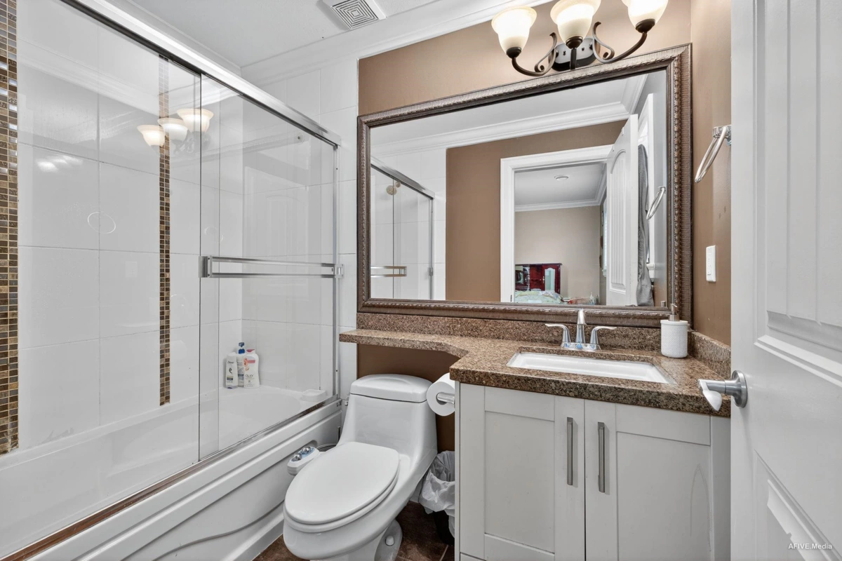 Entry Foyer Photo of 17372 64a Avenue, Surrey, BC