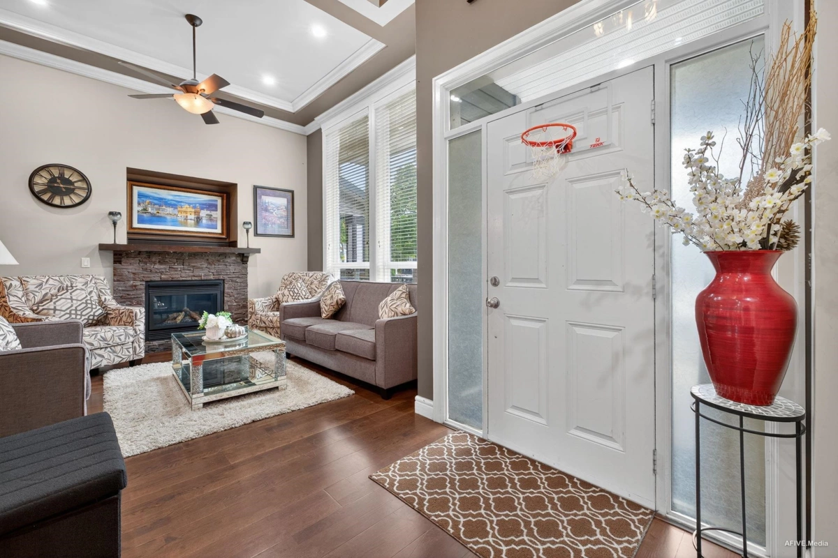 Family Room Photo of 17372 64a Avenue, Surrey, BC