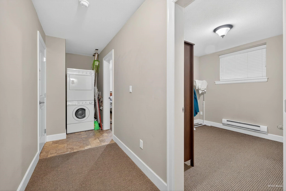 Front Yard Photo of 17372 64a Avenue, Surrey, BC