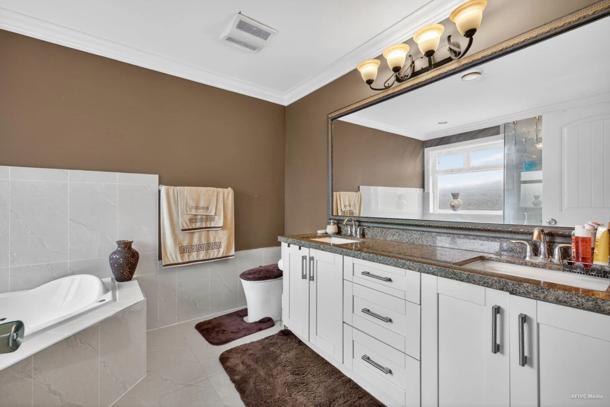 Garage Interior Photo of 17372 64a Avenue, Surrey, BC