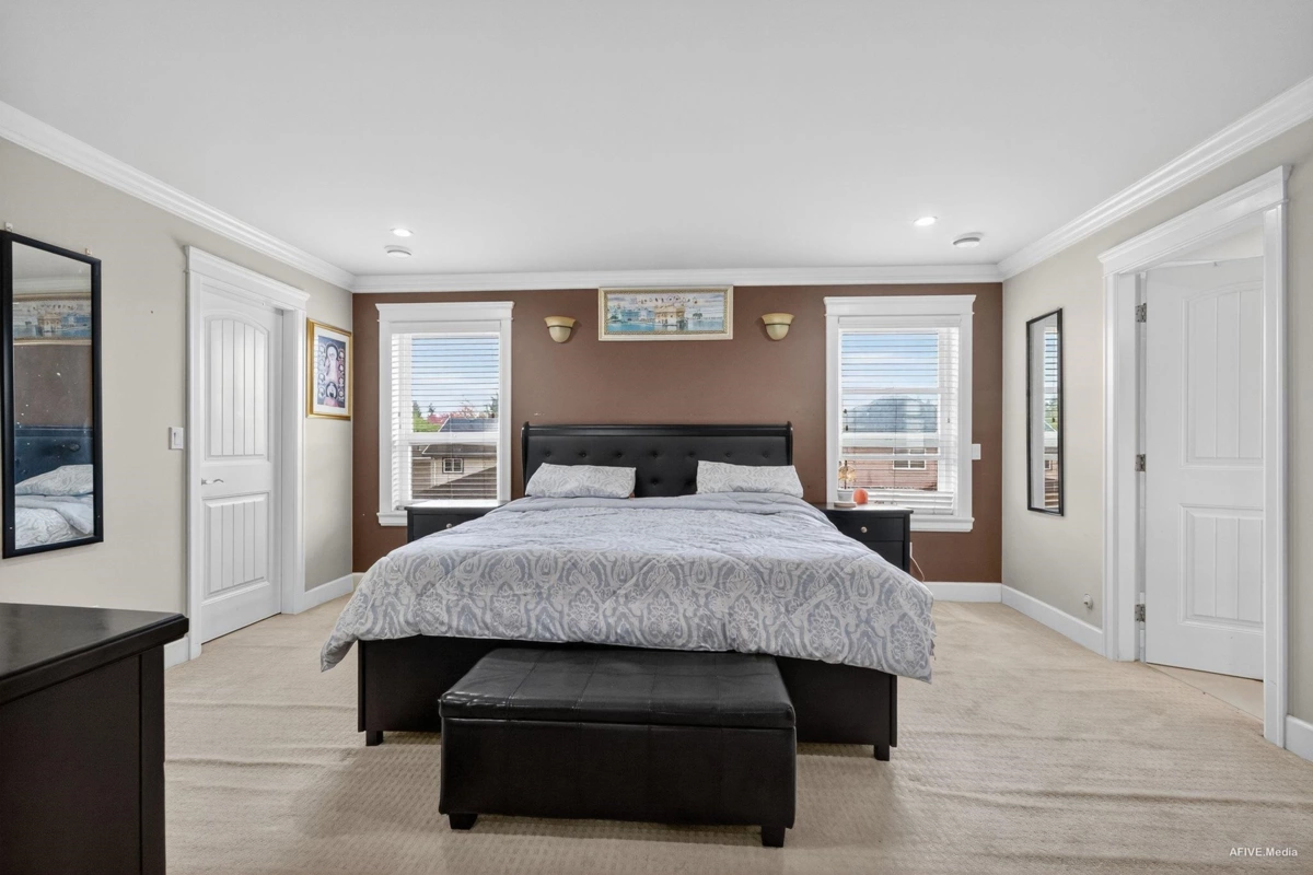 Hallway Photo of 17372 64a Avenue, Surrey, BC