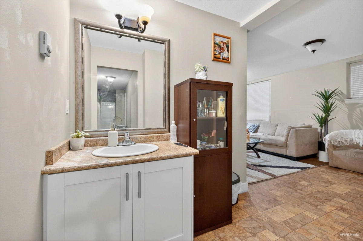 Hot Tub / Spa Photo of 17372 64a Avenue, Surrey, BC