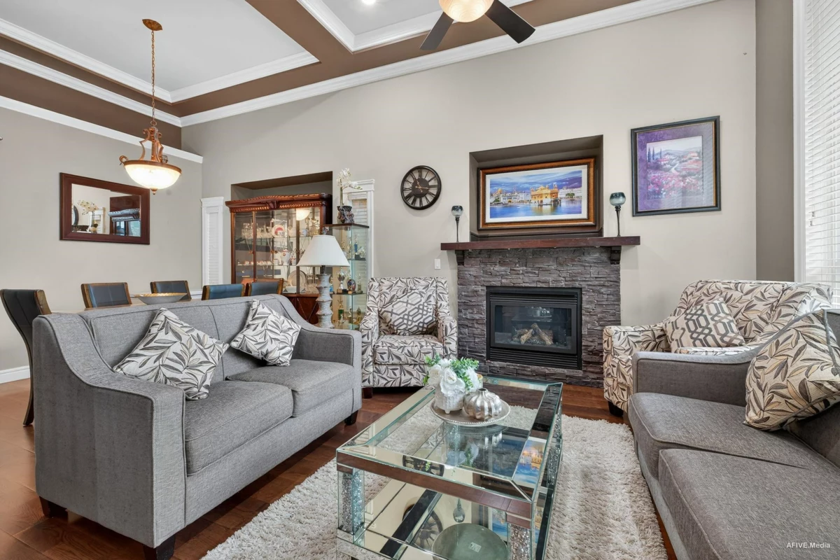 Kitchen Photo of 17372 64a Avenue, Surrey, BC