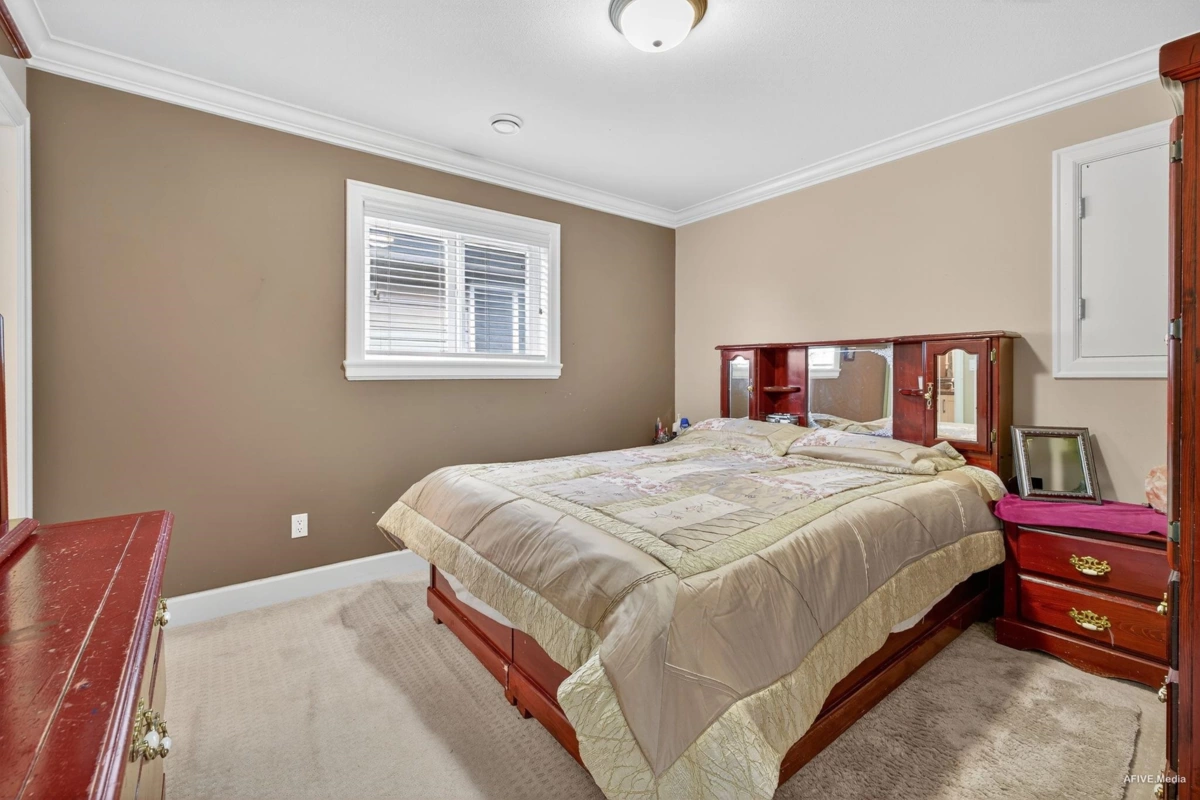 Mudroom Photo of 17372 64a Avenue, Surrey, BC
