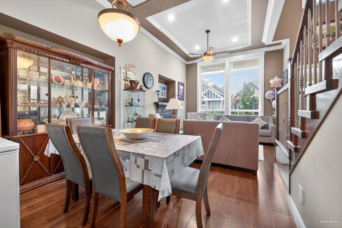 Primary Bathroom Photo of 17372 64a Avenue, Surrey, BC