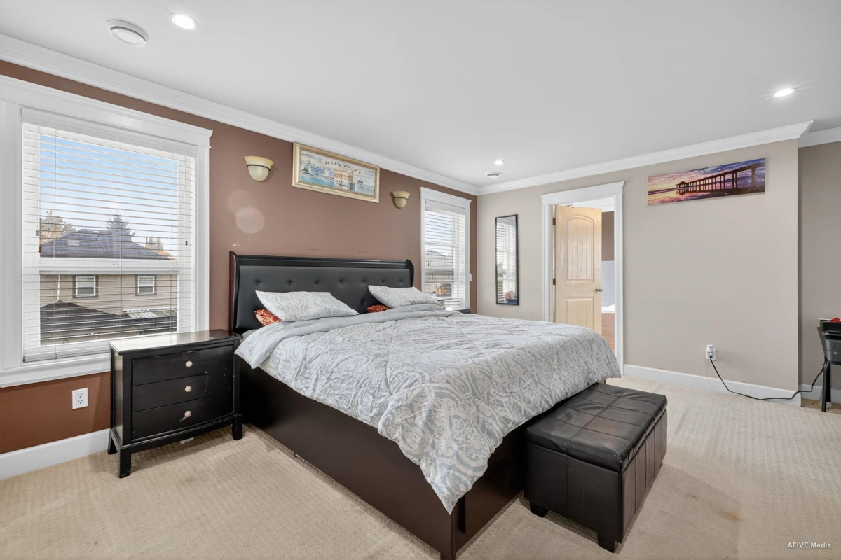 Staircase Photo of 17372 64a Avenue, Surrey, BC