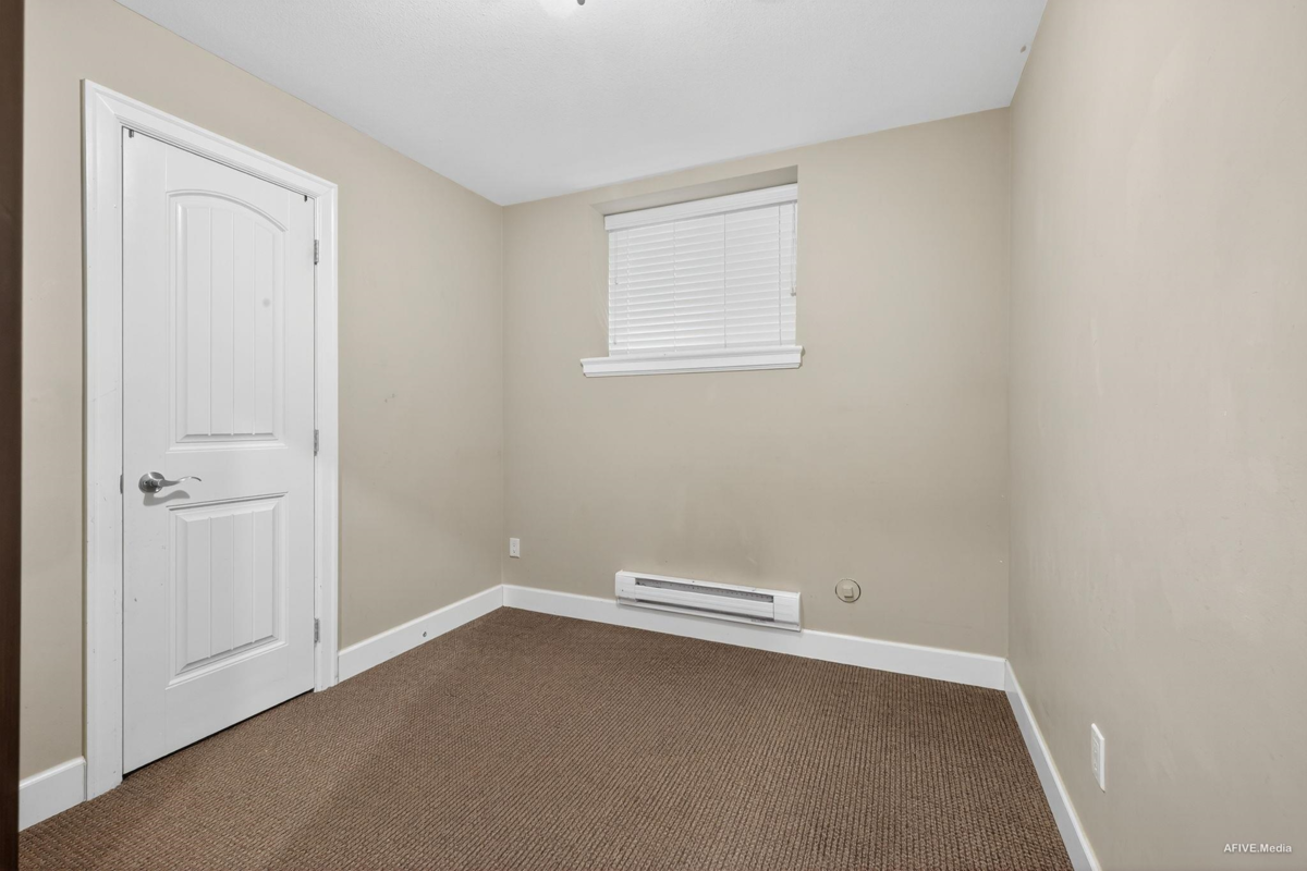 Swimming Pool Photo of 17372 64a Avenue, Surrey, BC