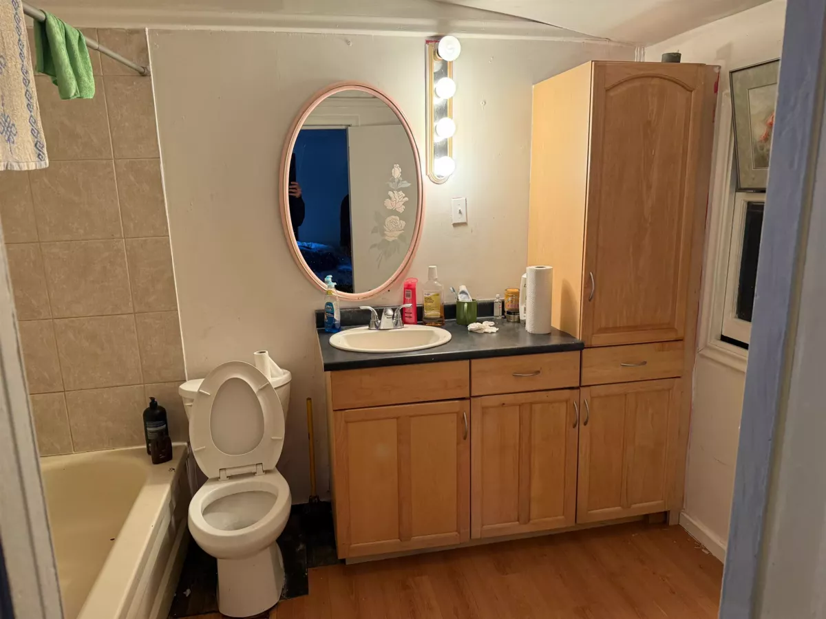 Laundry Room Photo of 30727 Keystone Avenue, Mission, BC