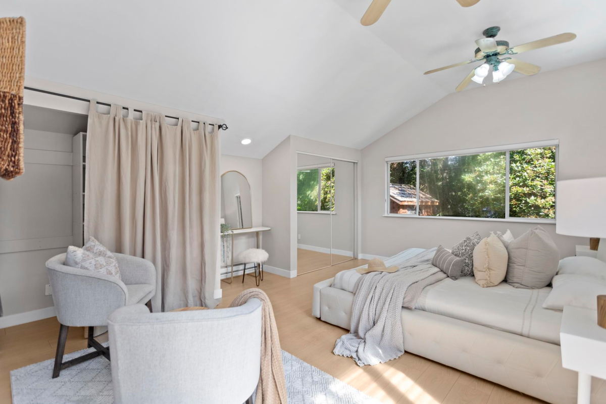 Primary Bathroom Photo of 1232 W 21st Street, North Vancouver, BC