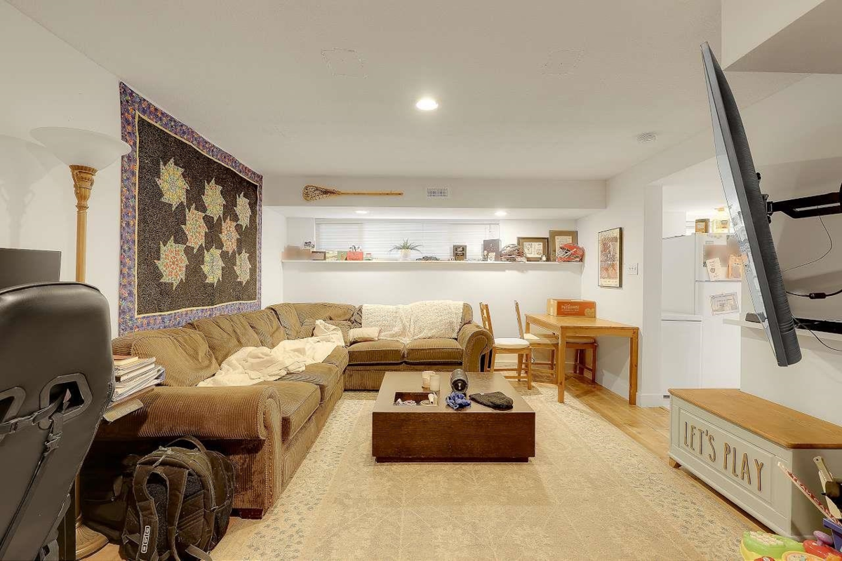 Entry Foyer Photo of 1493 54 Street, Delta, BC