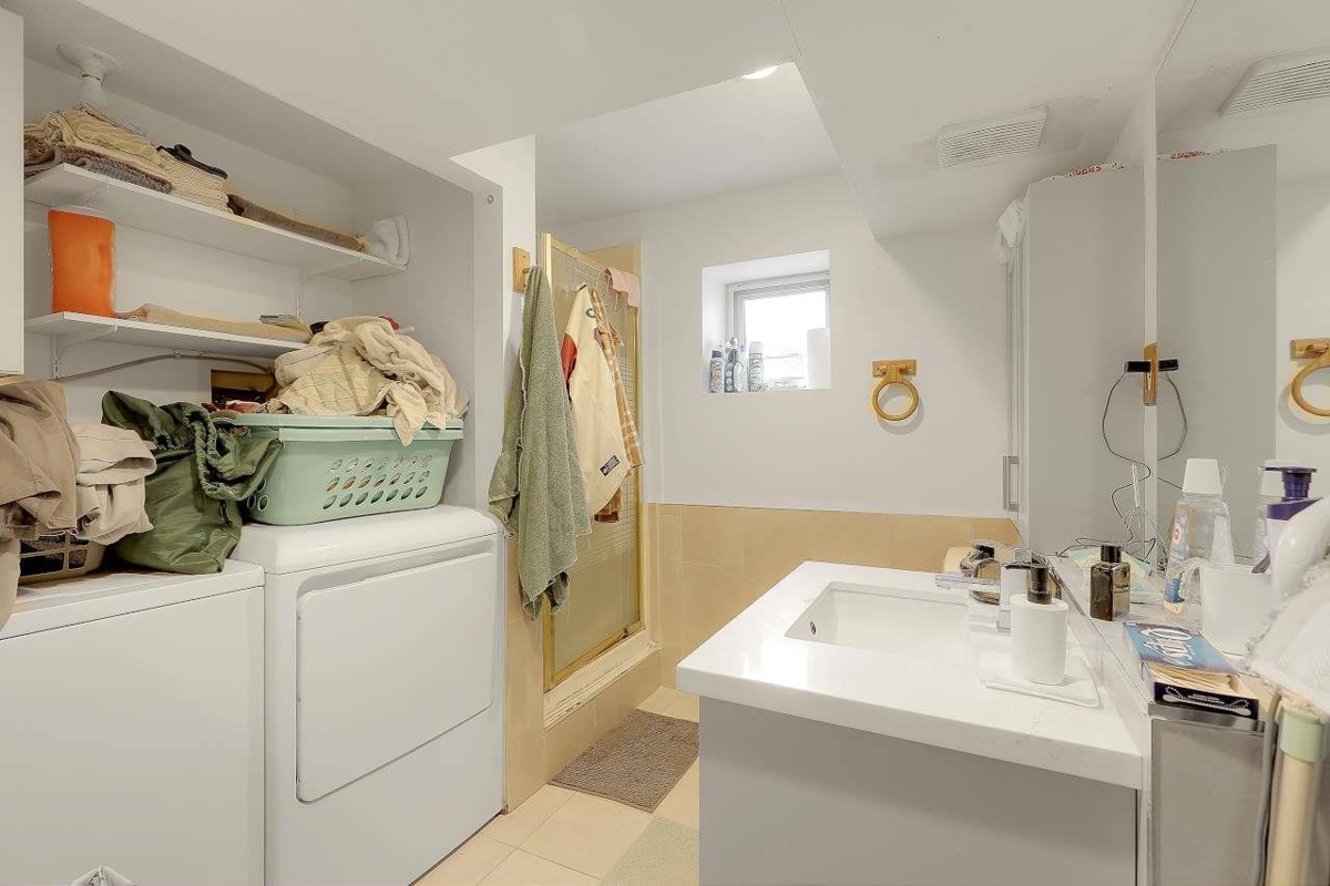 Mudroom Photo of 1493 54 Street, Delta, BC