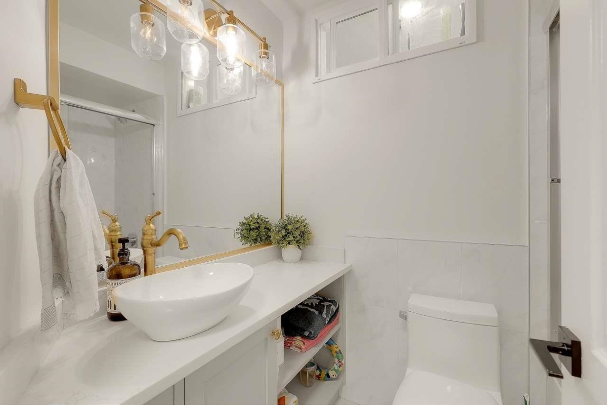 Powder Room Photo of 1493 54 Street, Delta, BC