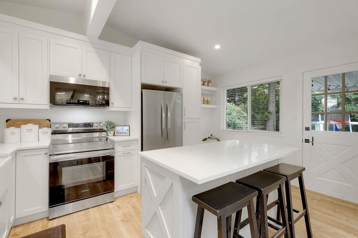 Walk-In Closet Photo of 1493 54 Street, Delta, BC