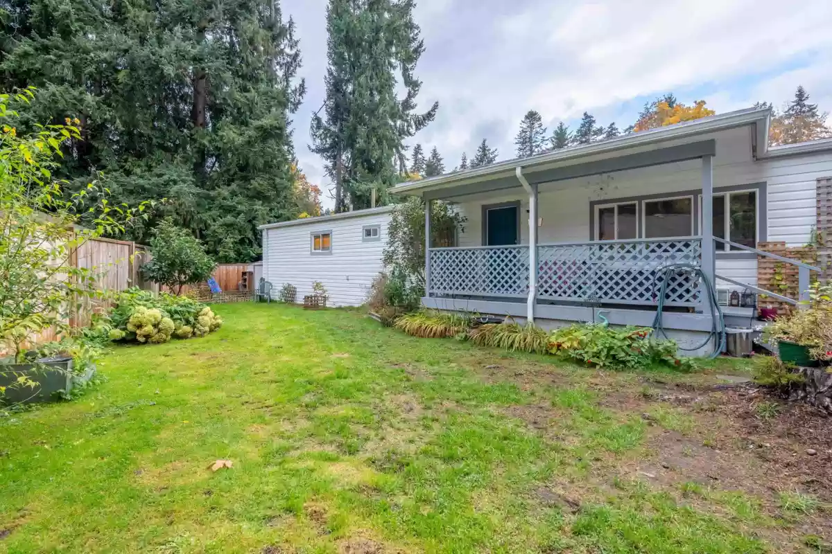 Basement Recreation Room Photo of 1 4514 Sunshine Coast Highway, Sechelt, BC