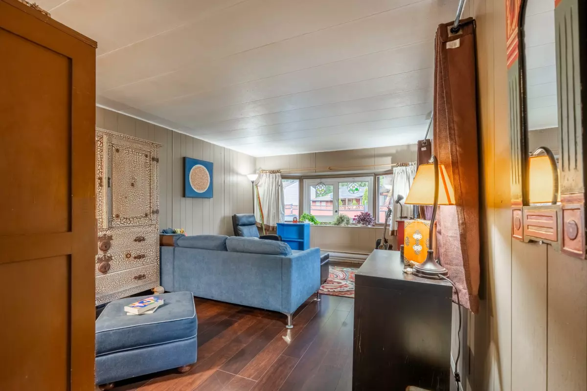 Dining Area Photo of 1 4514 Sunshine Coast Highway, Sechelt, BC