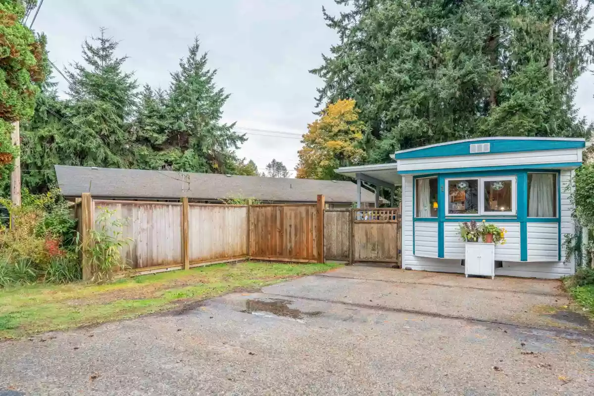 Exterior Front Photo of 1 4514 Sunshine Coast Highway, Sechelt, BC