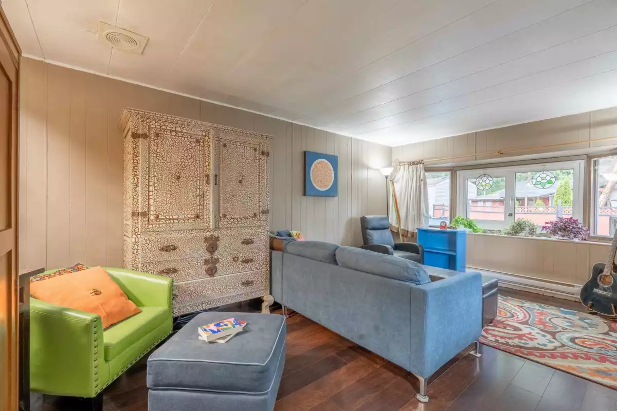 Family Room Photo of 1 4514 Sunshine Coast Highway, Sechelt, BC