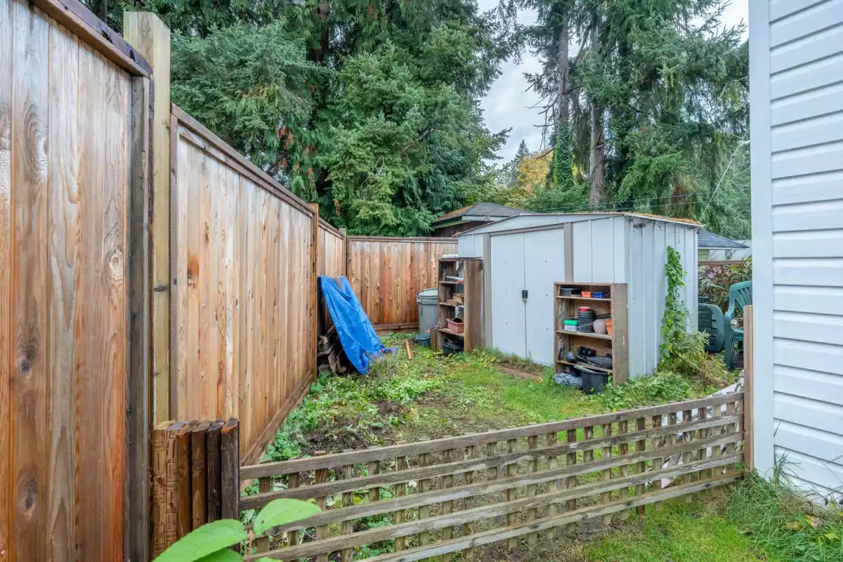 Hallway Photo of 1 4514 Sunshine Coast Highway, Sechelt, BC